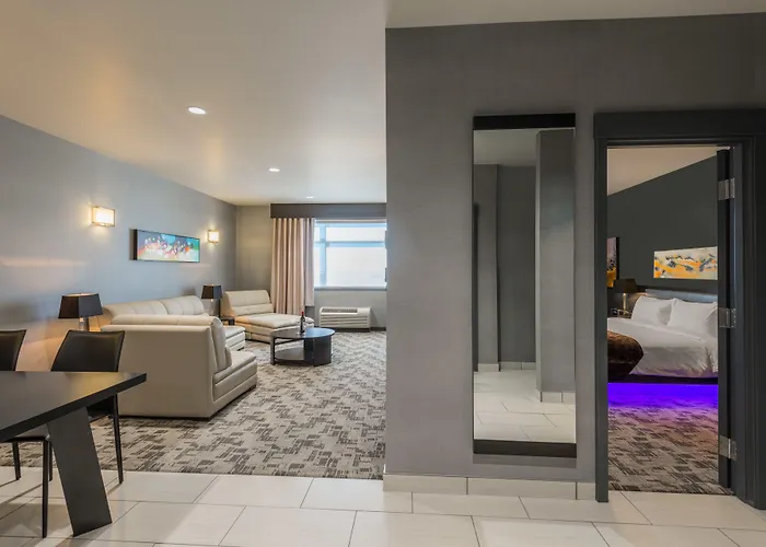 Applause Hotel Calgary Airport By Clique
