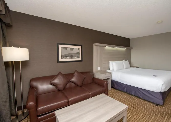Coast Calgary University Area Hotel By Apa
